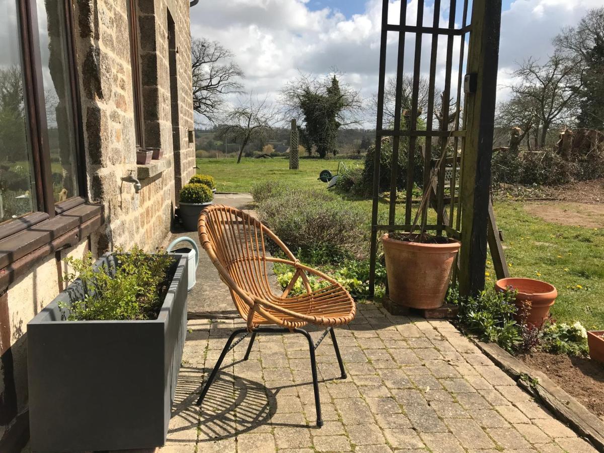 Bed and Breakfast Le Jardin Des Fees Savigny-le-Vieux Экстерьер фото