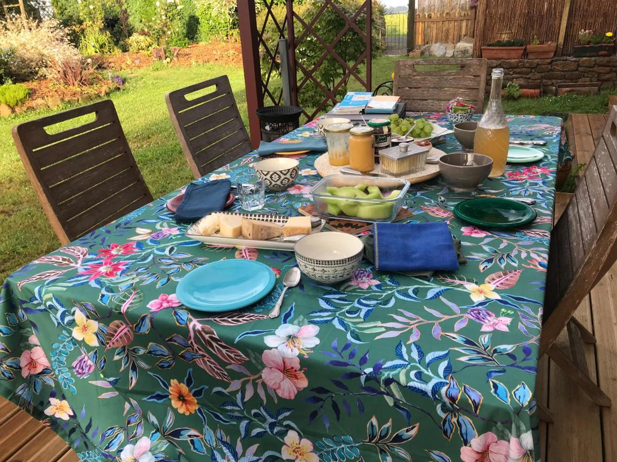 Bed and Breakfast Le Jardin Des Fees Savigny-le-Vieux Экстерьер фото